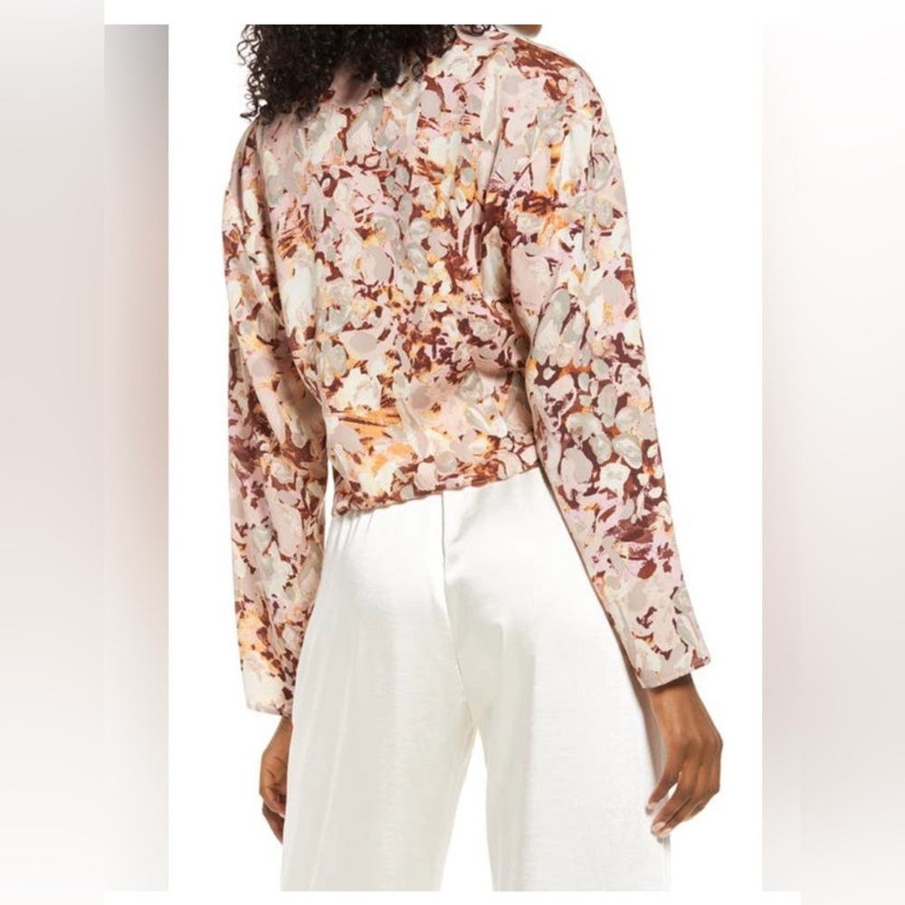 Elegant Floral Tie-Front Blouse - Picture 3 of 5